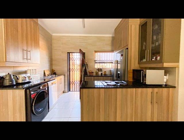 2 BEDROOM HOUSE FOR SALE IN ALBEMARLE